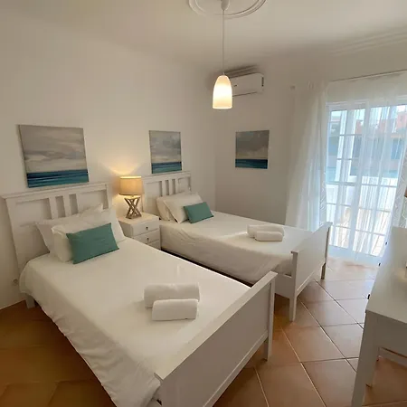 Townhouse With Communal Pool 빌라 카르보에이루