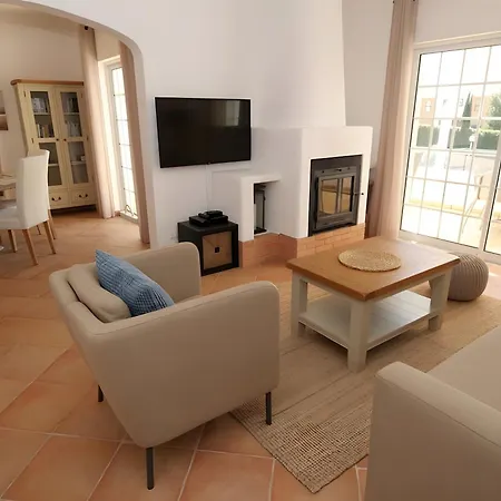 Townhouse With Communal Pool *