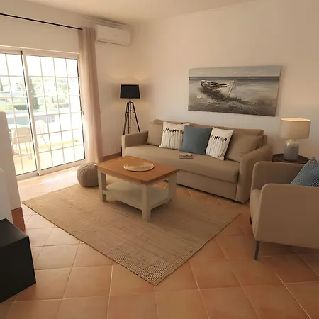 Townhouse With Communal Pool 빌라 *
