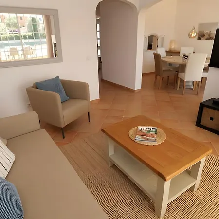 Townhouse With Communal Pool 카르보에이루