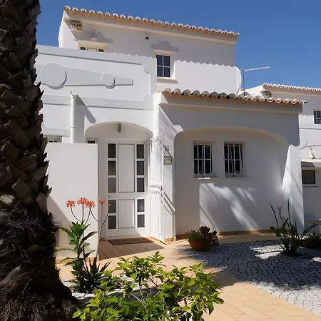빌라 Townhouse With Communal Pool 카르보에이루