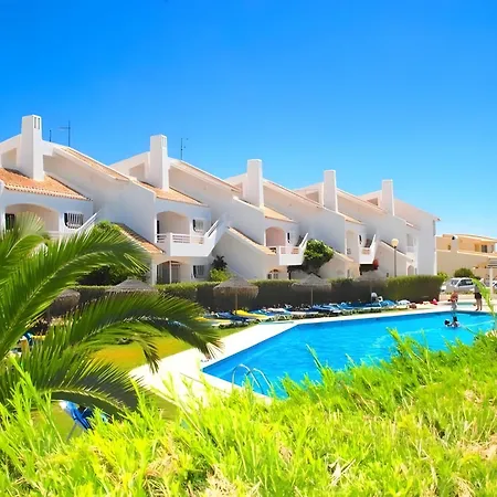Townhouse With Communal Pool